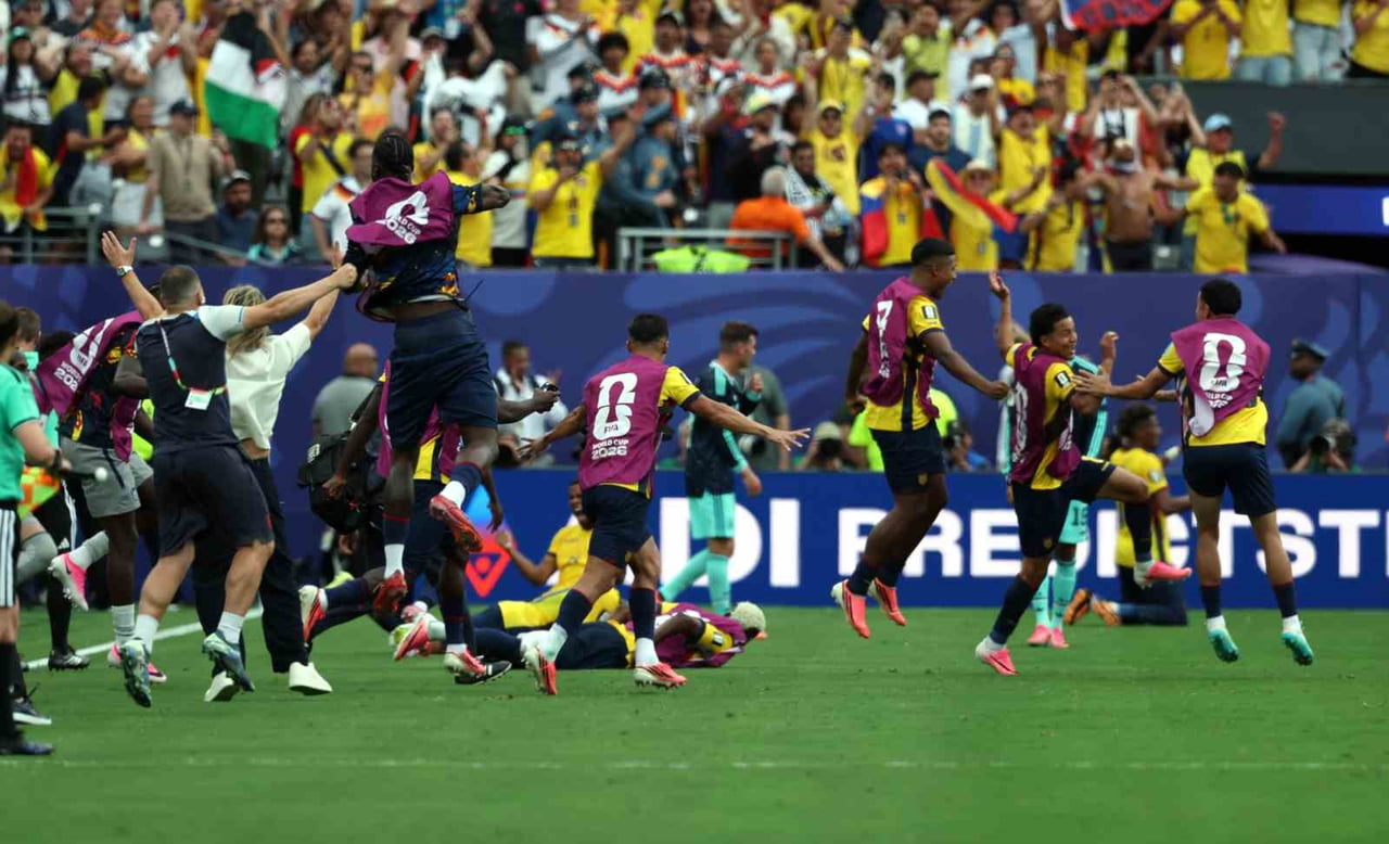 2026 FIFA DÜNYA KUPASI E GRUBU SON HAFTA MAÇINDA EKVADOR, ALMANYA'YI 2-1 MAĞLUP ETTİ. BU SONUÇLA...