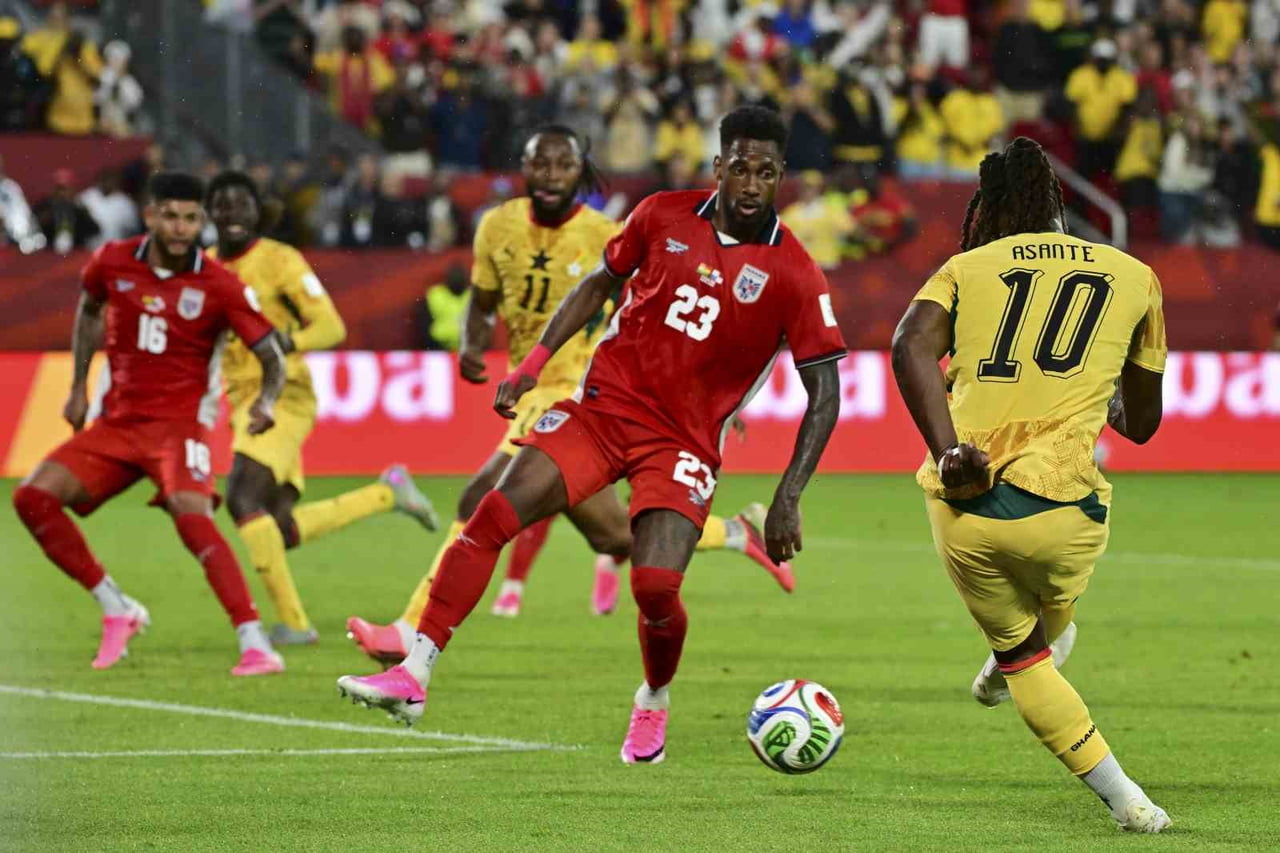 2026 FIFA DÜNYA KUPASI GRUP AŞAMASINDA OYNANAN KARŞILAŞMALARDA GANA, PANAMA'YI 1-0 MAĞLUP EDERKEN...