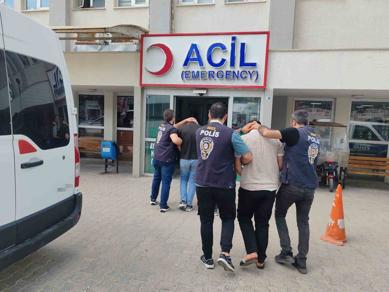 3 ŞÜPHELİ GÖZALTINA ALINDI.