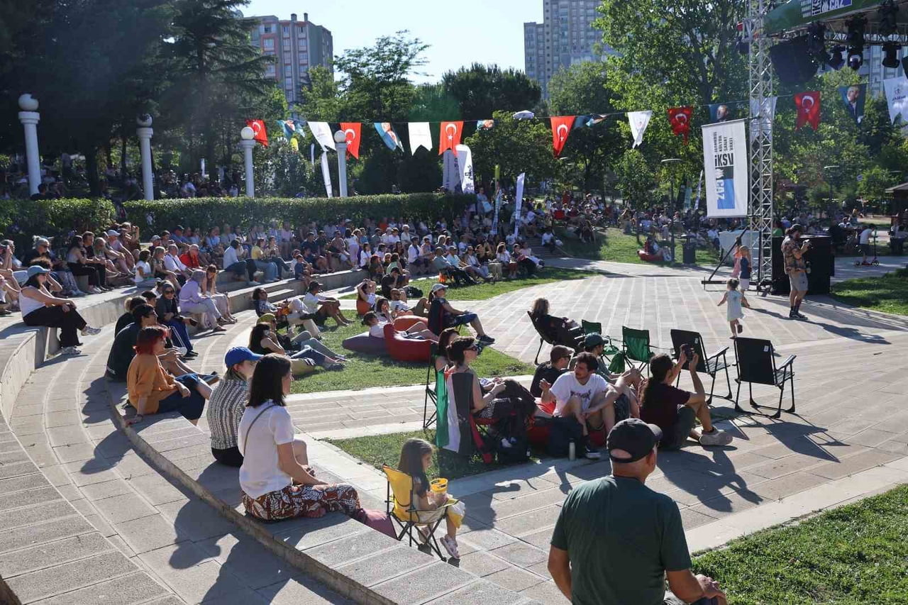 33. İSTANBUL CAZ FESTİVALİ KAPSAMINDA DÜZENLENEN PARKLARDA CAZ ETKİNLİĞİ, GEÇTİĞİMİZ YILIN...