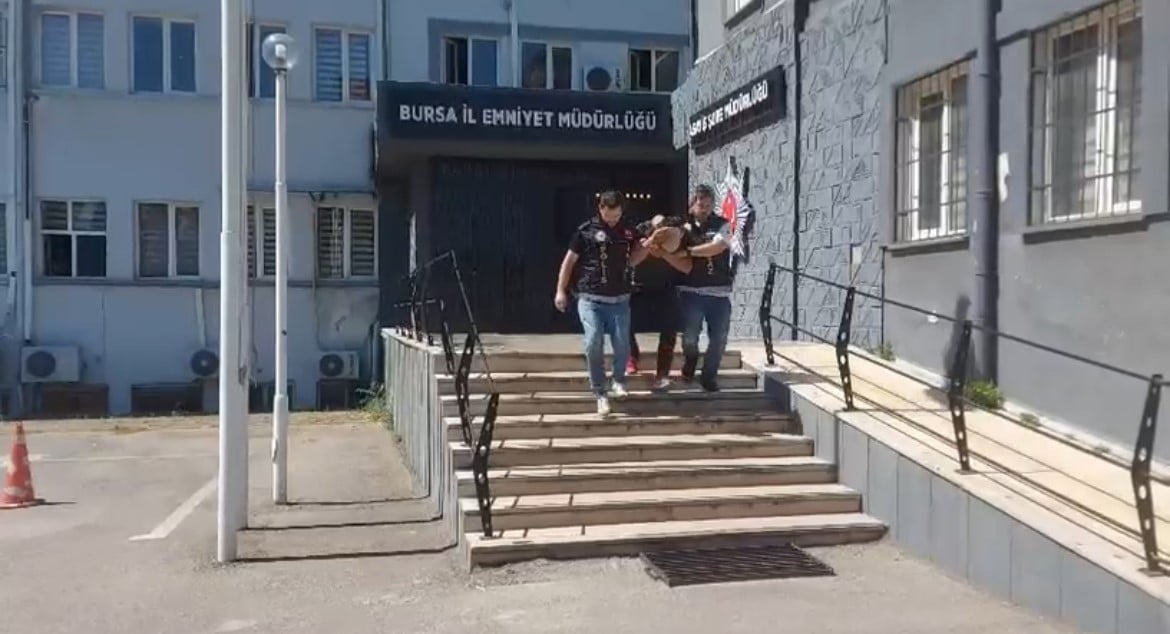 33 YIL HAPİS CEZASIYLA ARANIYORDU, POLİSTEN KURTULMAK İÇİN KAYISI TOPLUYORMUŞ GİBİ YAPTI