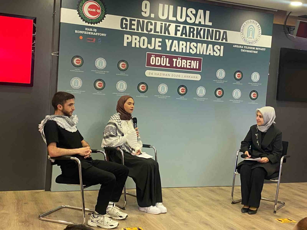 37 İLDEN 53 ÜNİVERSİTEDEN 100 PROJENİN YARIŞTIĞI ORGANİZASYONDA DERECEYE GİREN ÖĞRENCİLERE...