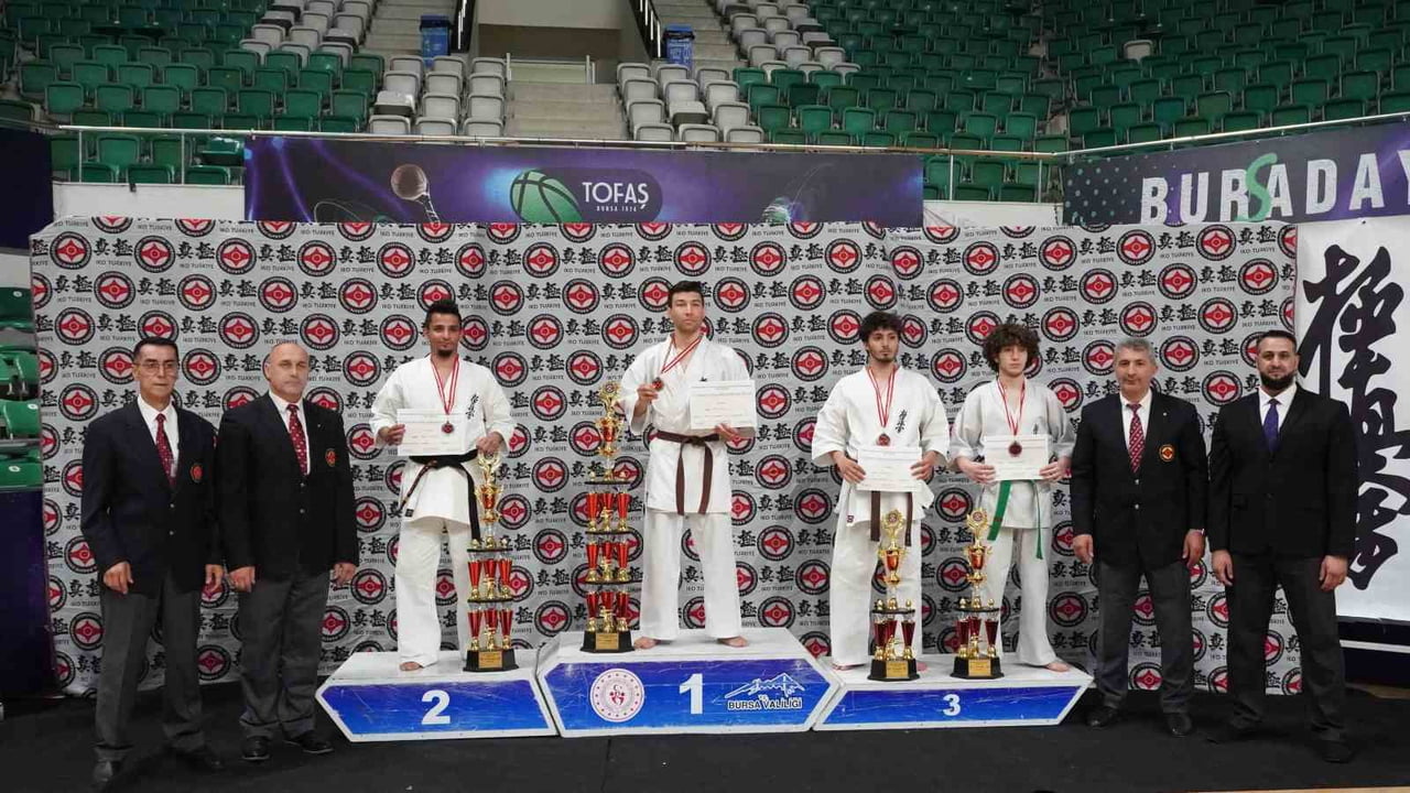 4 ÜLKEDEN GELEN 180 SPORCU, BURSA’DAKİ KYOKUSHİN KUPASI’NDA BULUŞTU