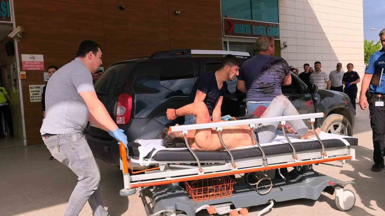 5 BIÇAK DARBESİYLE KUZENİNİ YARALAYAN ŞÜPHELİ TUTUKLANDI