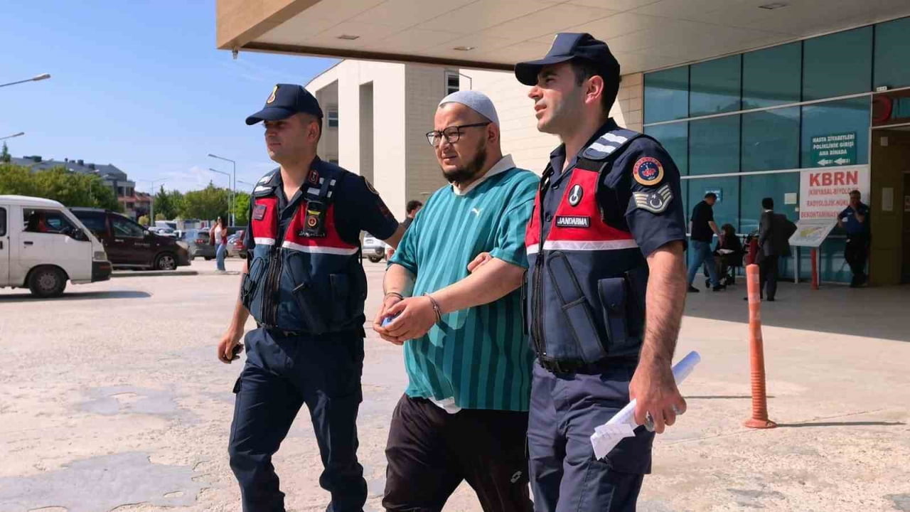5 BIÇAK DARBESİYLE KUZENİNİ YARALAYAN ŞÜPHELİ TUTUKLANDI