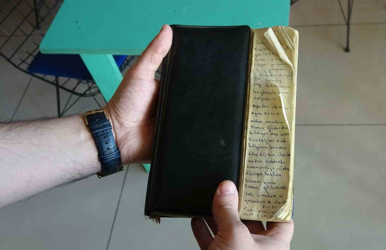 55 YILLIK ASKER DEFTERİ BİR AŞKI, AYRILIĞI VE DÖNEMİN İZLERİNİ GÜN YÜZÜNE ÇIKARDI