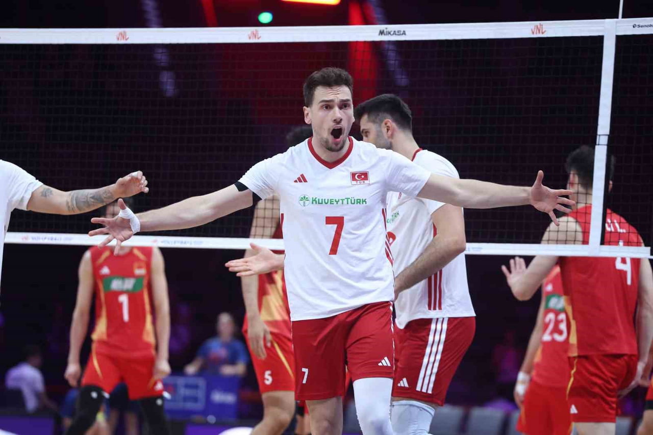 A MİLLİ ERKEK VOLEYBOL TAKIMI, 2026 FIVB VOLEYBOL MİLLETLER LİGİ’NİN 2. HAFTASINDA ÇİN’İ 3-0...