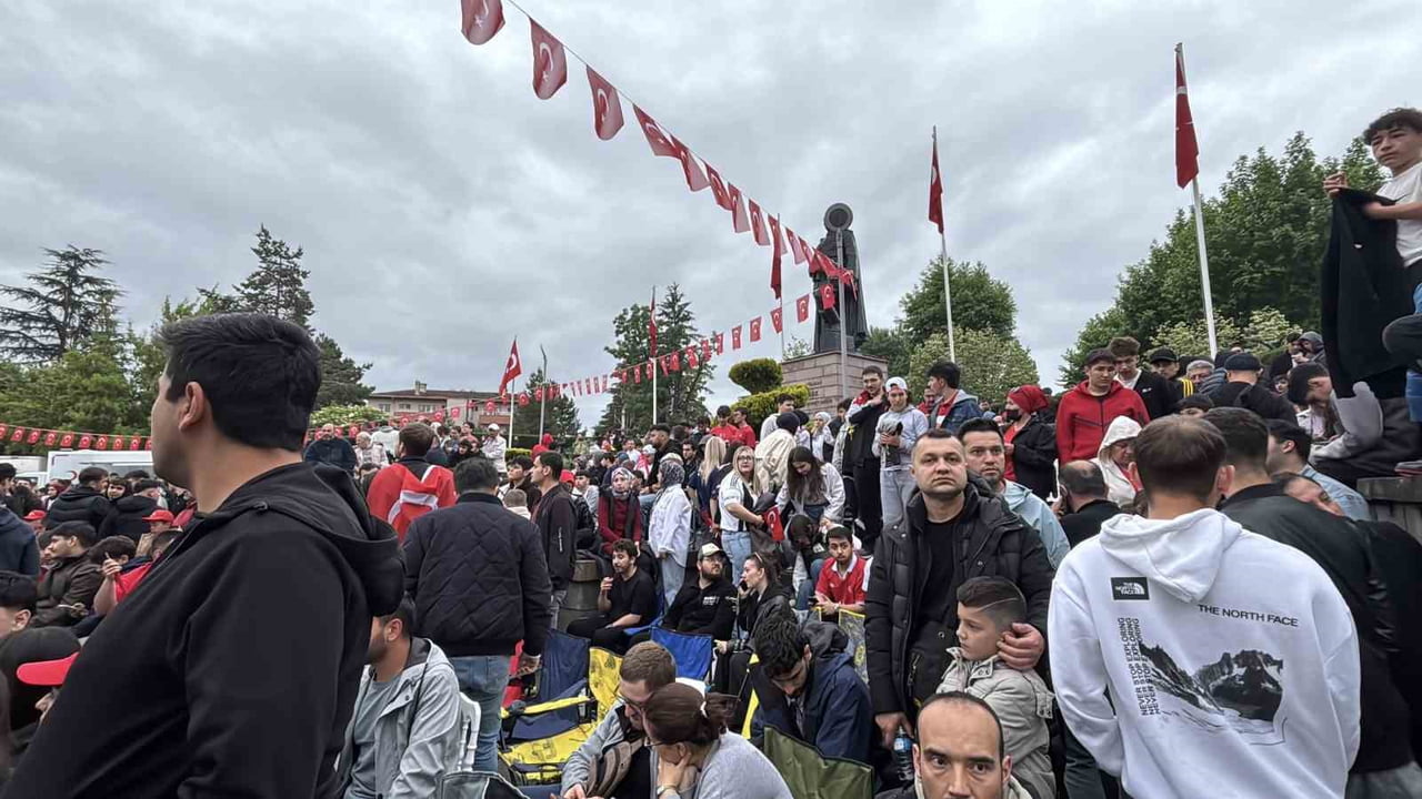 A MİLLİ FUTBOL TAKIMI'NIN 24 YIL ARADAN SONRA KATILDIĞI DÜNYA KUPASI'NDA AVUSTRALYA İLE OYNADIĞI...