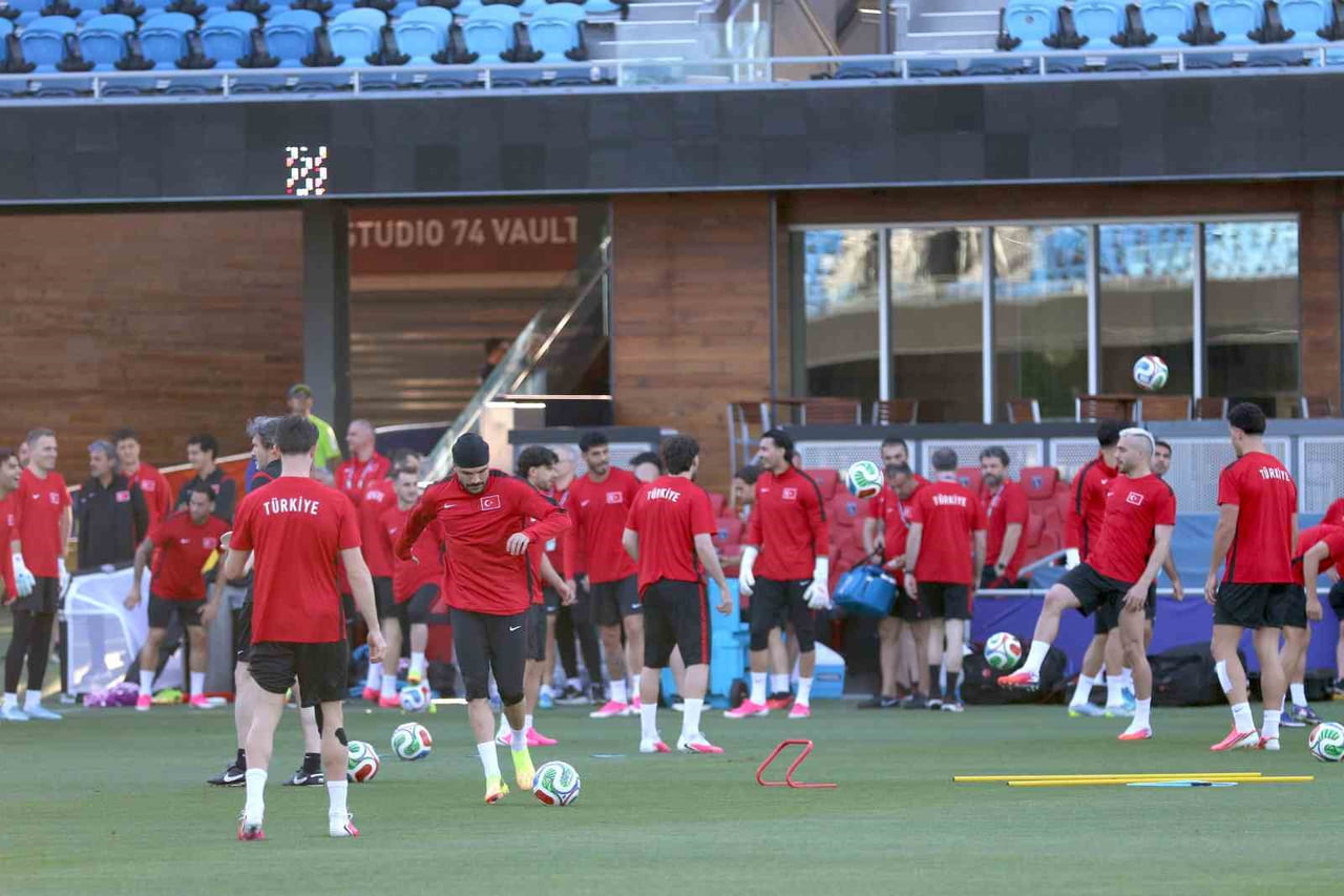 A MİLLİ FUTBOL TAKIMI, 2026 FIFA DÜNYA KUPASI D GRUBU İKİNCİ MAÇINDA KARŞILAŞACAĞI PARAGUAY...