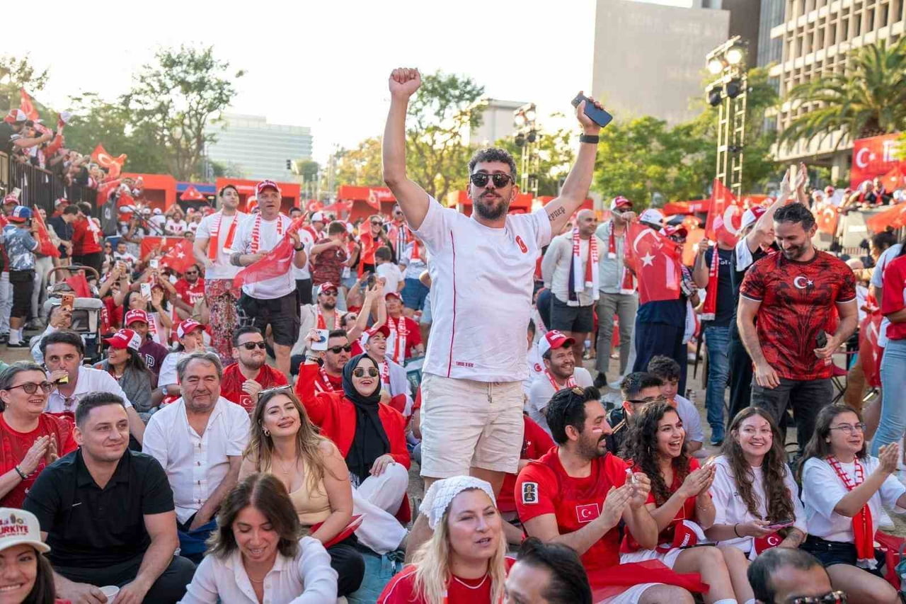 A MİLLİ FUTBOL TAKIMI, 2026 FIFA DÜNYA KUPASI GRUP AŞAMASINDAKİ SON MAÇINDA ABD'Yİ MAĞLUP EDERKEN...