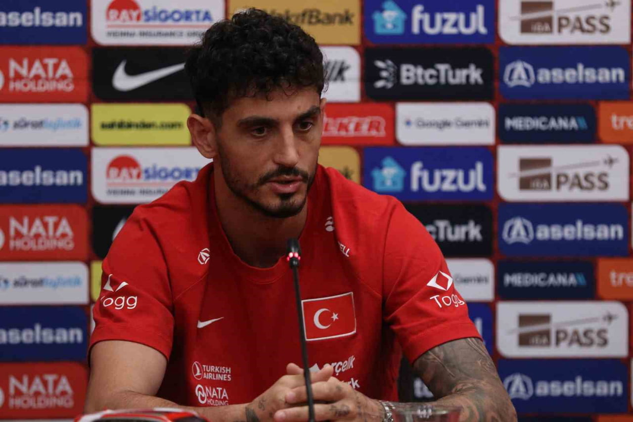 A MİLLİ FUTBOL TAKIMI’NIN TECRÜBELİ STOPERİ SAMET AKAYDİN, YAPICI ELEŞTİRİLERE HER ZAMAN AÇIK...