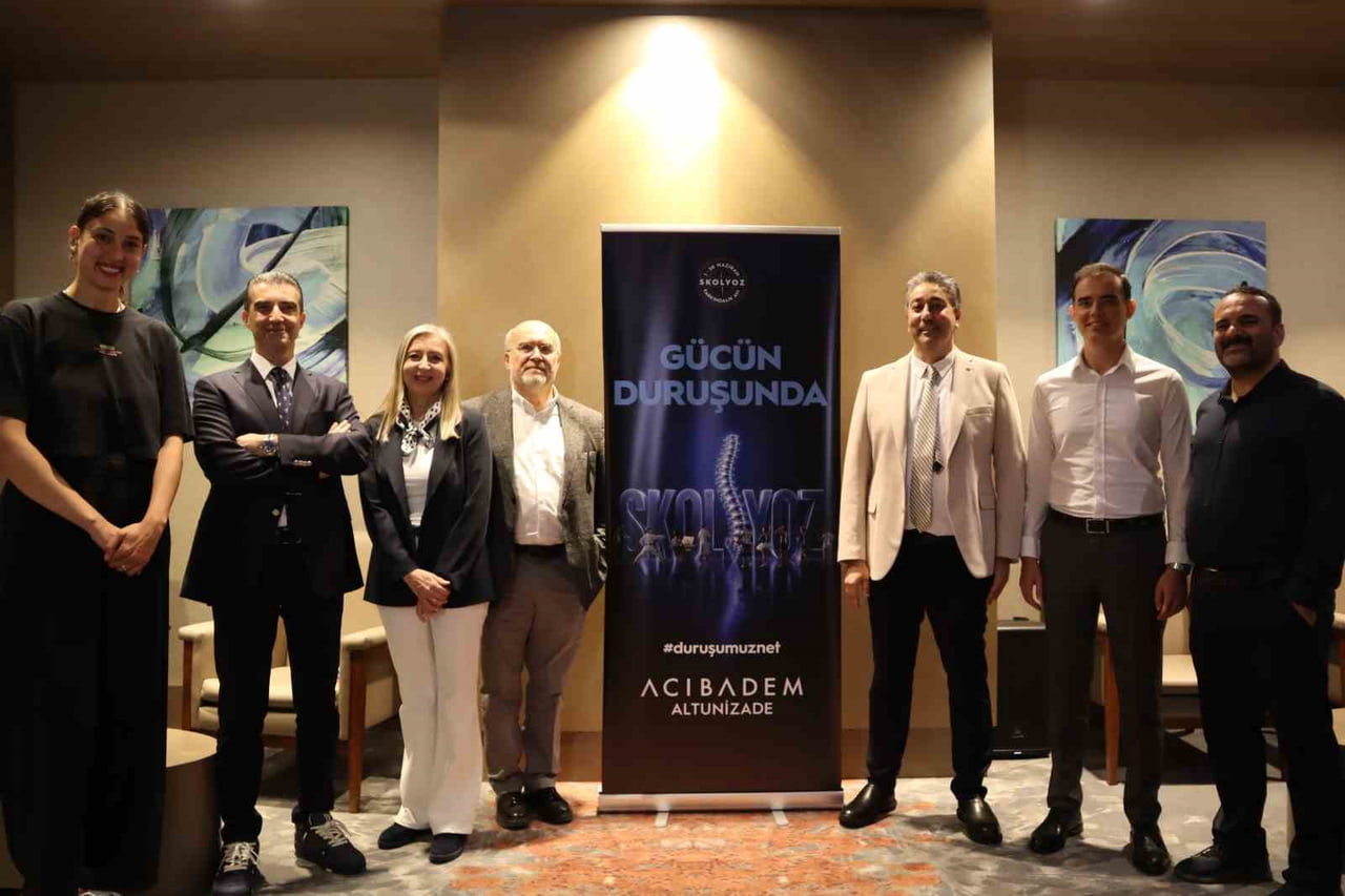 ACIBADEM ALTUNİZADE HASTANESİ TARAFINDAN SKOLYOZ FARKINDALIK AYI KAPSAMINDA DÜZENLENEN ETKİNLİKTE...