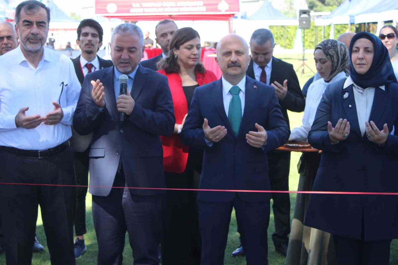 AÇILIŞ DUALARLA YAPILDI
