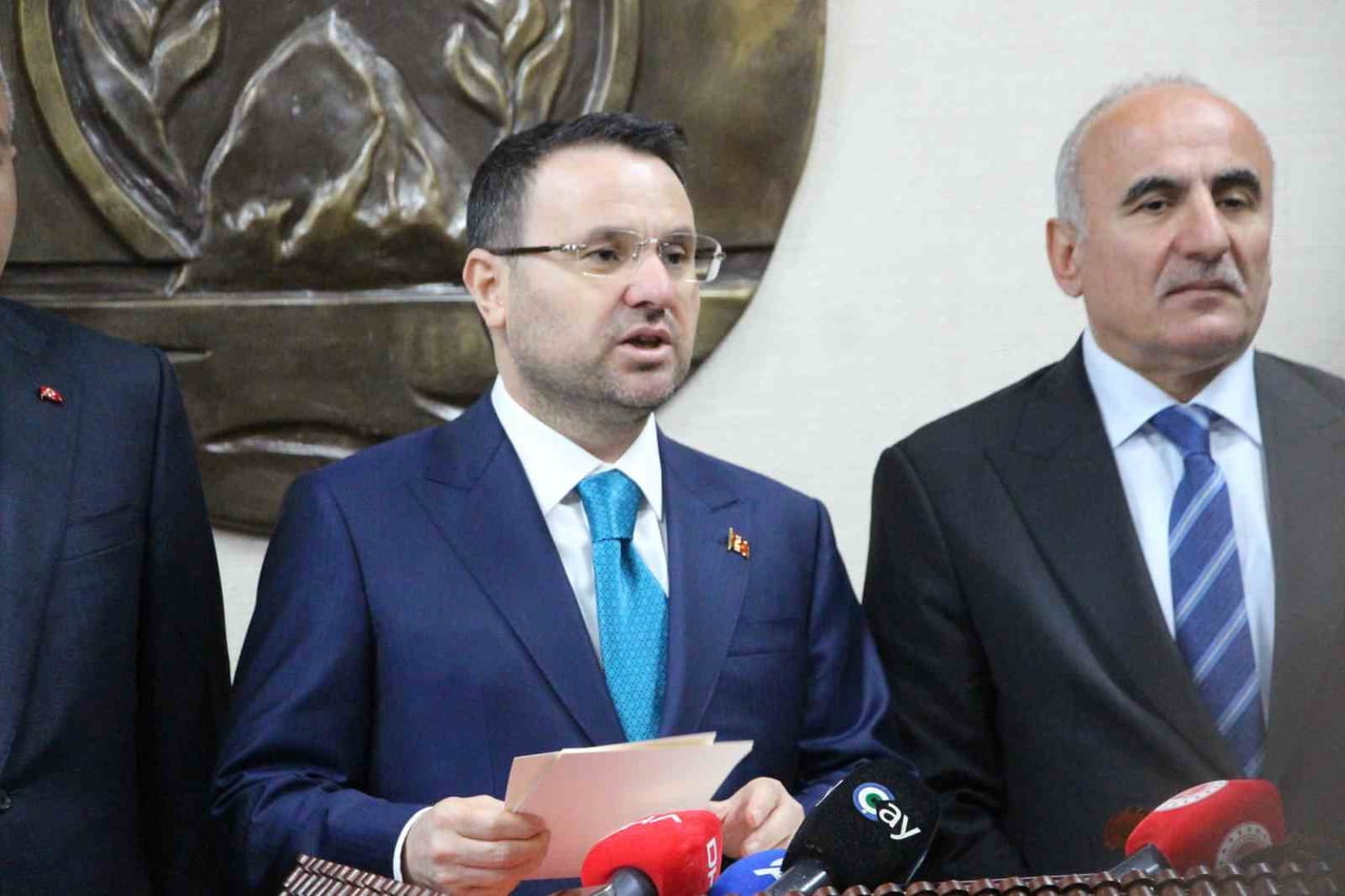 ADALET BAKANI AKIN GÜRLEK “HUKUK SİSTEMİMİZ ÜZERİNDE VESAYETİN KURULMASINA NASIL DÜN MÜSAADE...