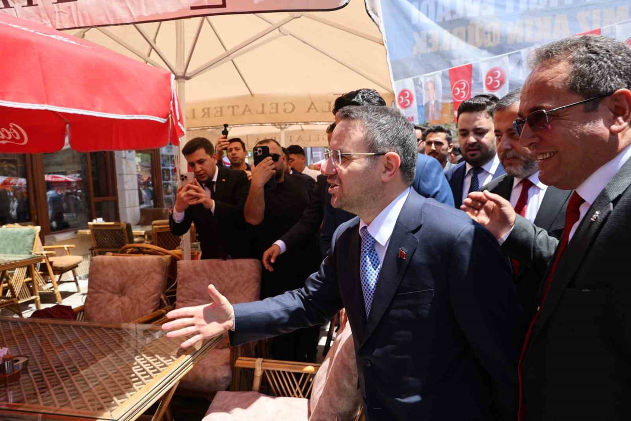 ADALET BAKANI AKIN GÜRLEK, MUSTAFAPAŞA BELDESİNDE DÜZENLENEN SEÇİM PROGRAMINDA VATANDAŞLARLA BİR...