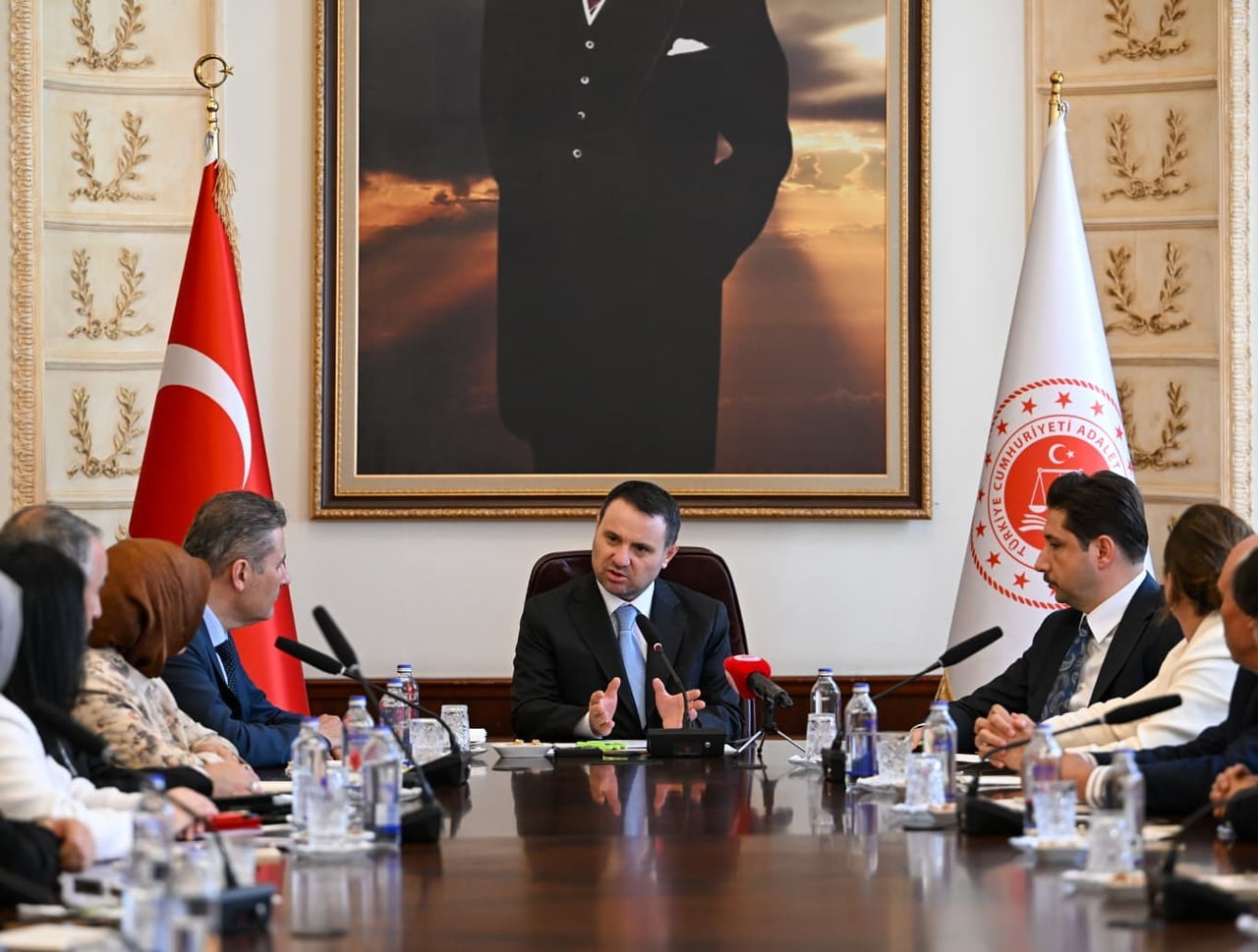 ADALET BAKANI AKIN GÜRLEK, UYUŞTURUCU İLE MÜCADELE KONUSUNDA ÇOK HASSAS DAVRANDIKLARINI...