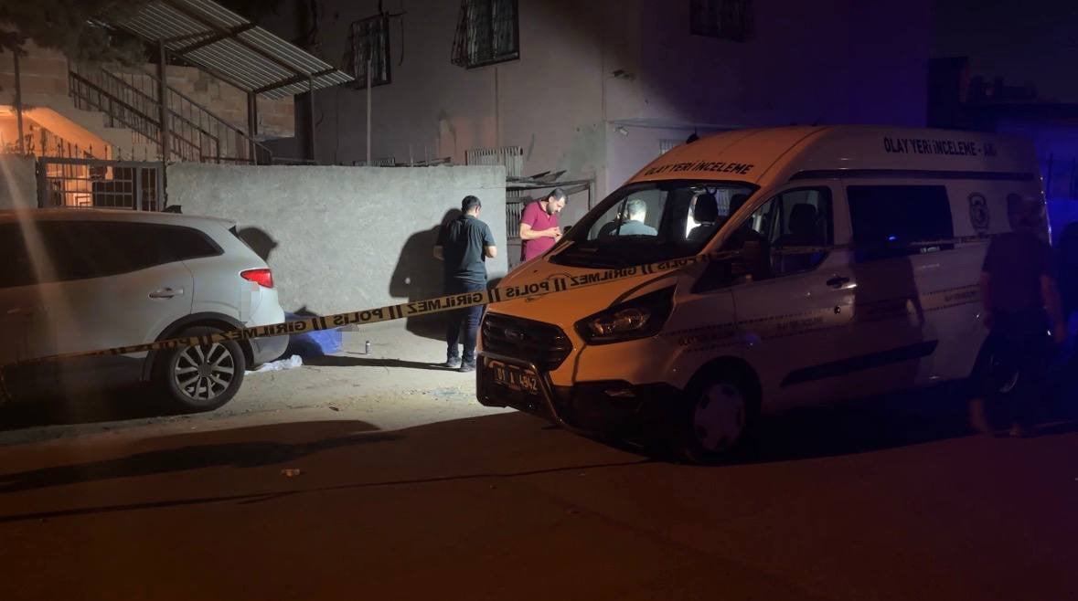 ADANA'DA ALACAK VERECEK KAVGASI KANLI BİTTİ: AĞABEYİNİ BIÇAKLAYARAK ÖLDÜRDÜ