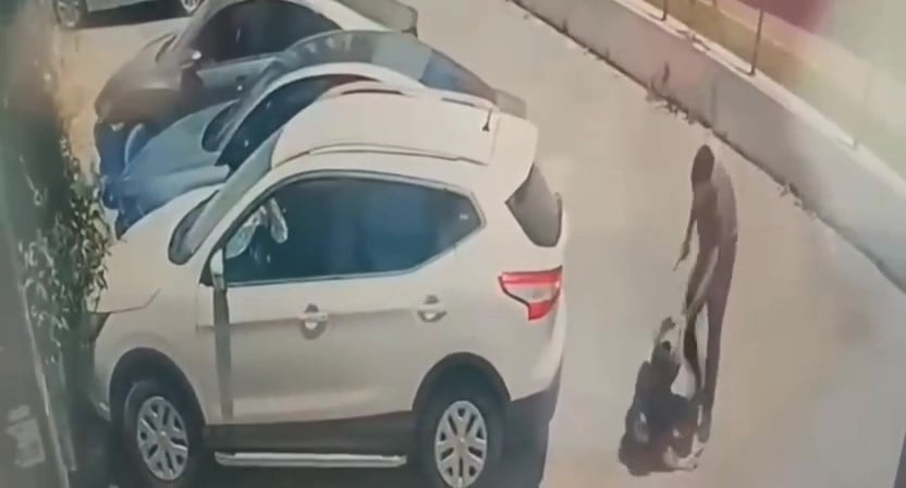 ADANA'DA BİR KİŞİ, PLATONİK AŞIK OLDUĞU İDDİA EDİLEN GENÇ KADINI SOKAK ORTASINDA BIÇAKLADI. DEHŞET...