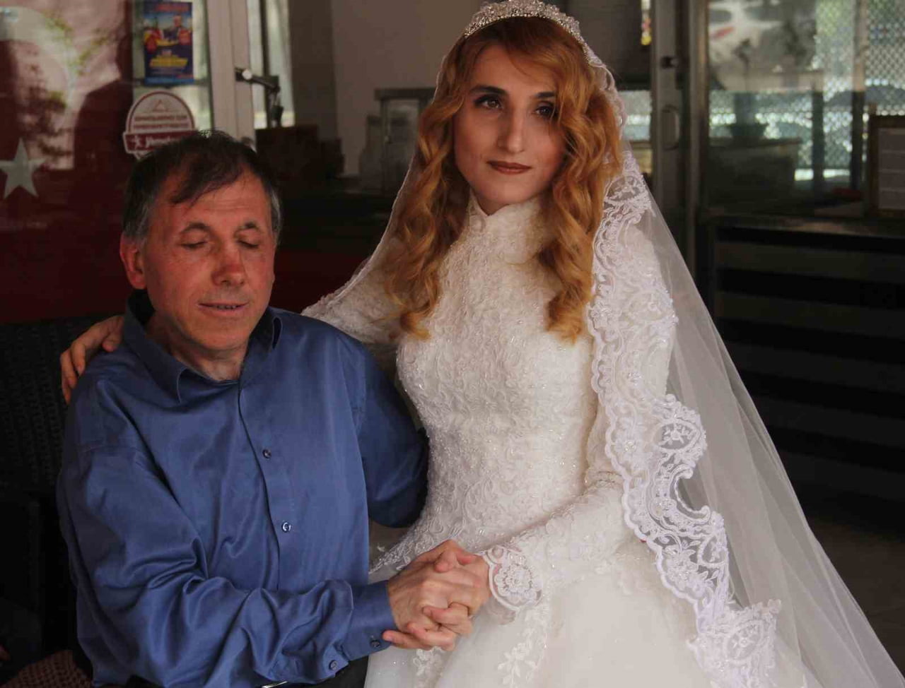 ADANA'DA BÜYÜKŞEHİR BELEDİYESİ OTOBÜSÜNÜN ÇARPTIĞI GÖRME ENGELLİ EDİZ MUT VE EŞİ GÜLŞEN MUT...