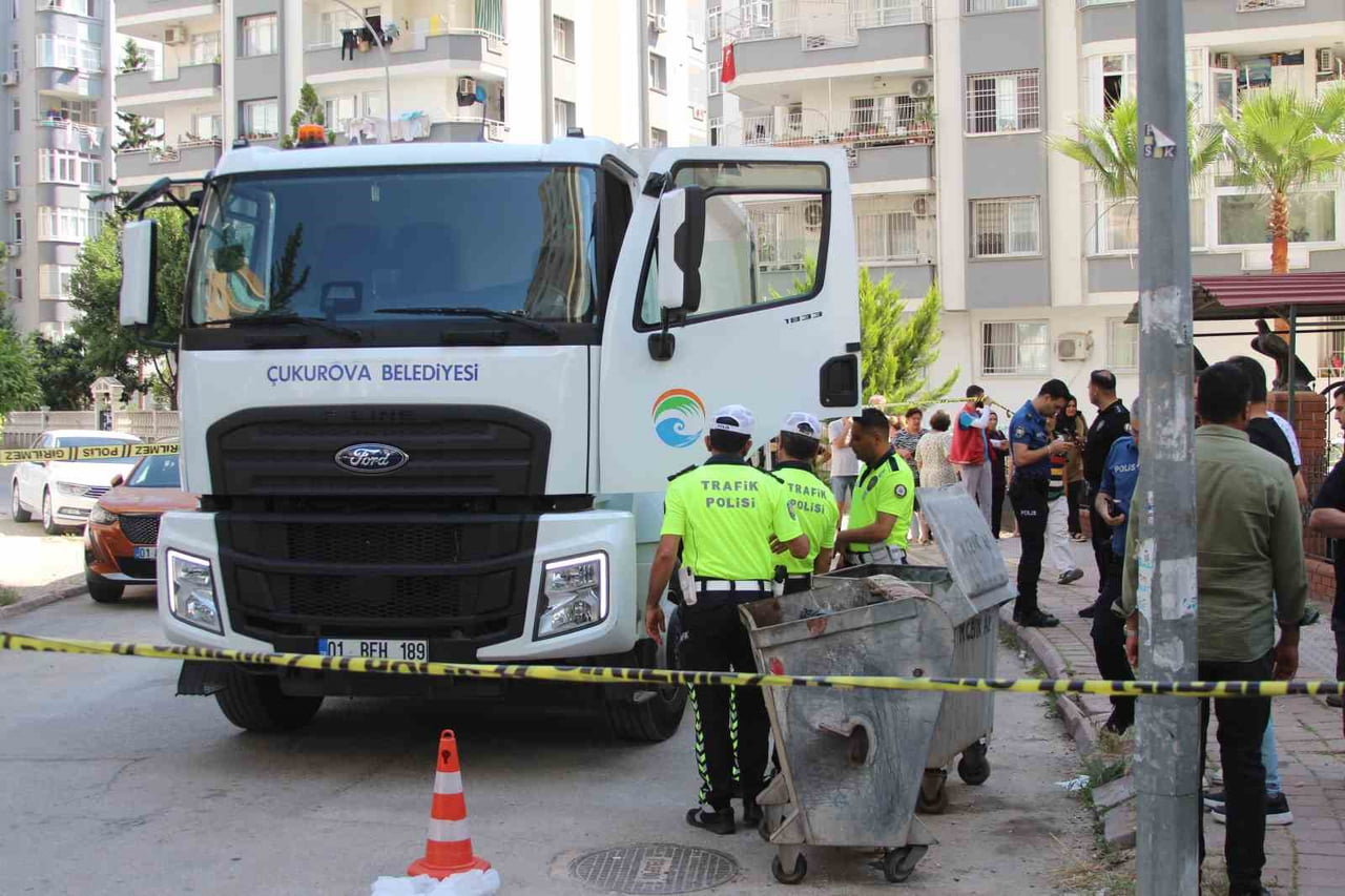 ADANA'DA ÇÖP KAMYONUNUN ÇARPTIĞI 71 YAŞINDAKİ KADIN HAYATINI KAYBETTİ. KAMYON SÜRÜCÜSÜ İSE...