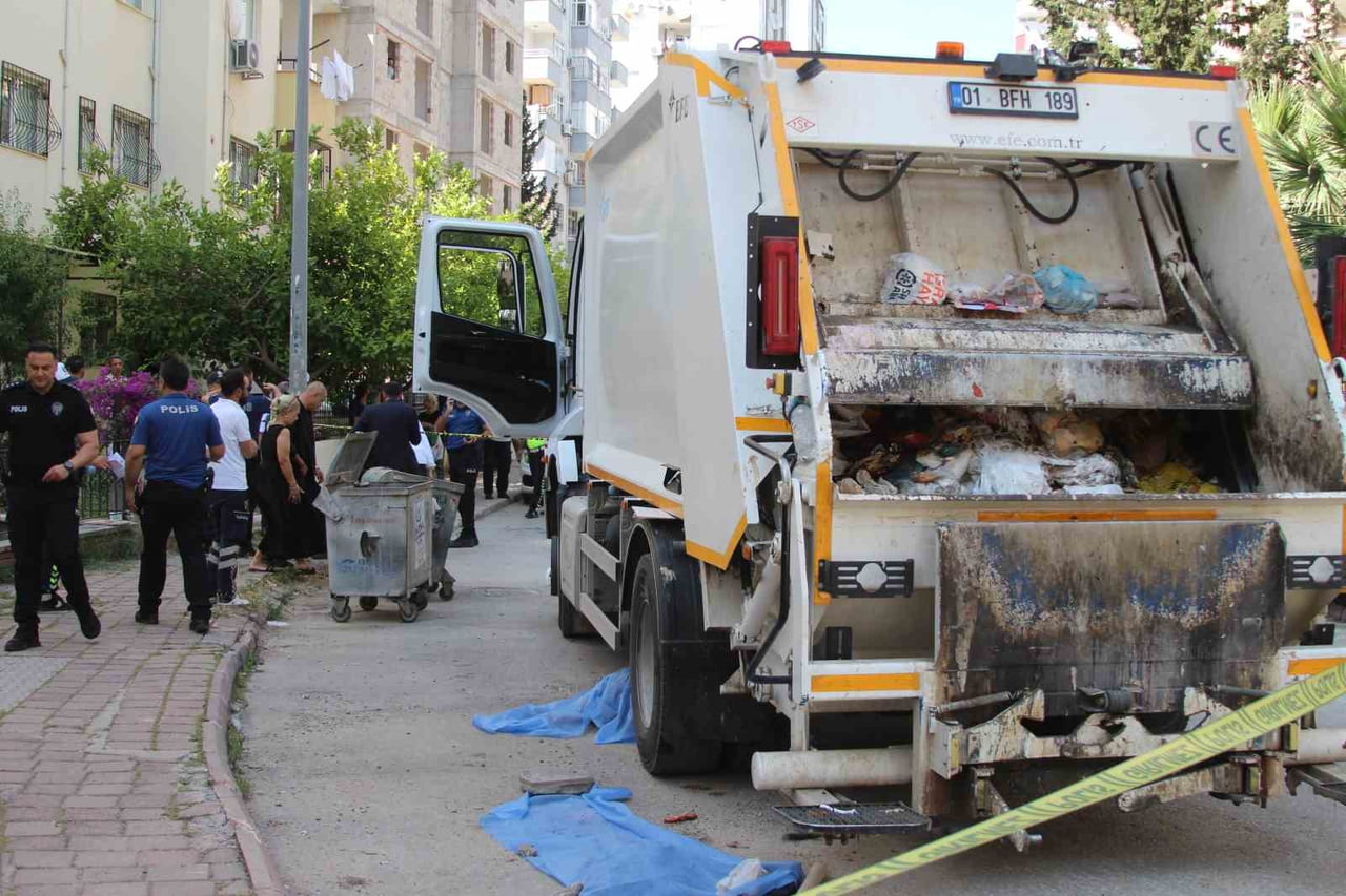 ADANA'DA ÇÖP KAMYONUNUN ÇARPTIĞI 71 YAŞINDAKİ KADIN HAYATINI KAYBETTİ. KAMYON SÜRÜCÜSÜ İSE...