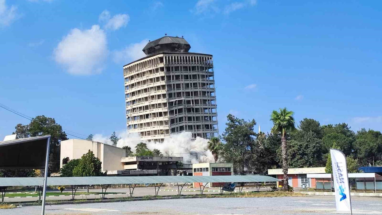 ADANA'DA DEPREMLERDE HASAR GÖREN VE KOLONLARINDA AĞIR HASAR TESPİT EDİLEN ÇUKOBİRLİK HİZMET...
