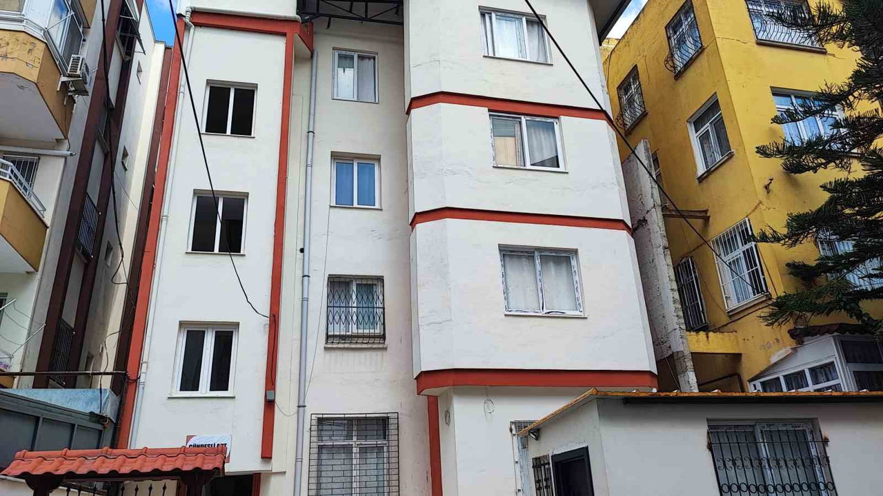 ADANA'DA İCRA MÜDÜR YARDIMCISI GENÇ KADIN DÜĞÜNÜNE İKİ AY KALA EVİNDE ÖLÜ BULUNDU.