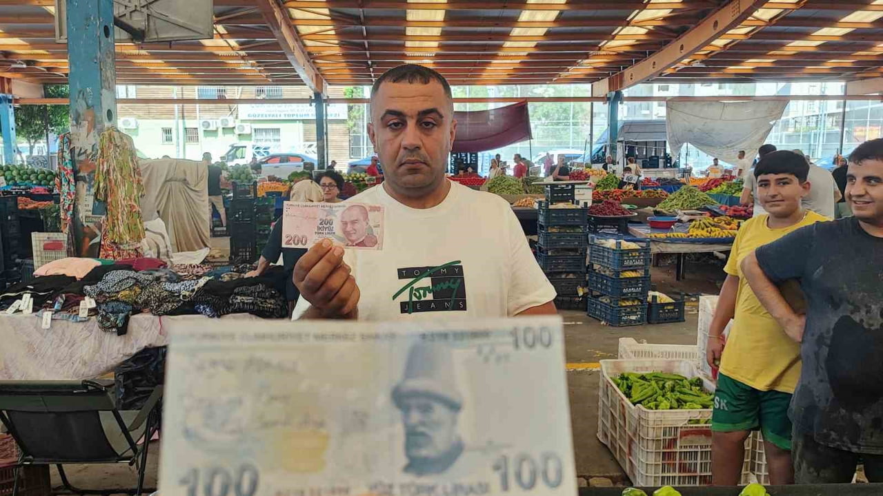 ADANA'DA SEMT PAZARINDA KİMLİĞİ HENÜZ BELİRLENEMEYEN BİR KİŞİ, ÜZERİNE "ÖMER, ÖZGE'Yİ ÇOK SEVİYOR....