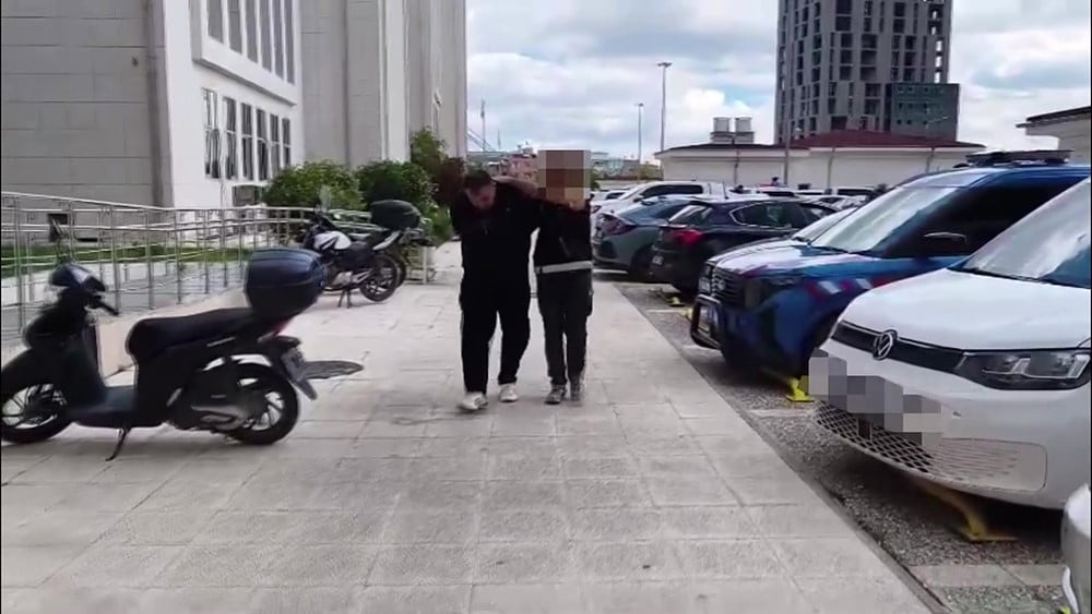 ADANA'DA UYUŞTURUCU MADDE TİCARETİ VE KULLANIMI SUÇUNDAN HAPİS CEZASI BULUNAN 29 FİRARİ HÜKÜMLÜ...
