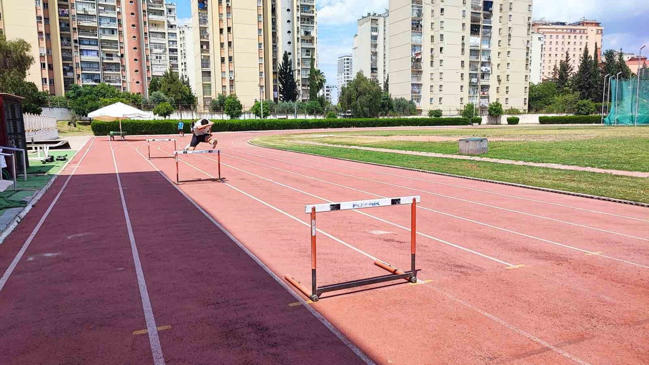 ADANA'DA YAŞAYAN 15 YAŞINDAKİ MEHMET RIZA KARTAL, OKULDA YAPILAN YETENEK TARAMASINDA...
