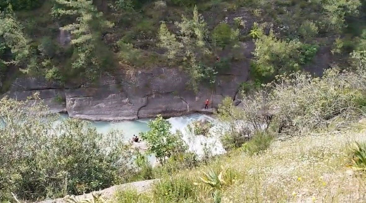 ADANA'NIN KARAİSALI İLÇESİNDE SERİNLEMEK İÇİN GİRDİĞİ EĞLENCE ÇAYI'NDA, AKINTIYA KAPILARAK...
