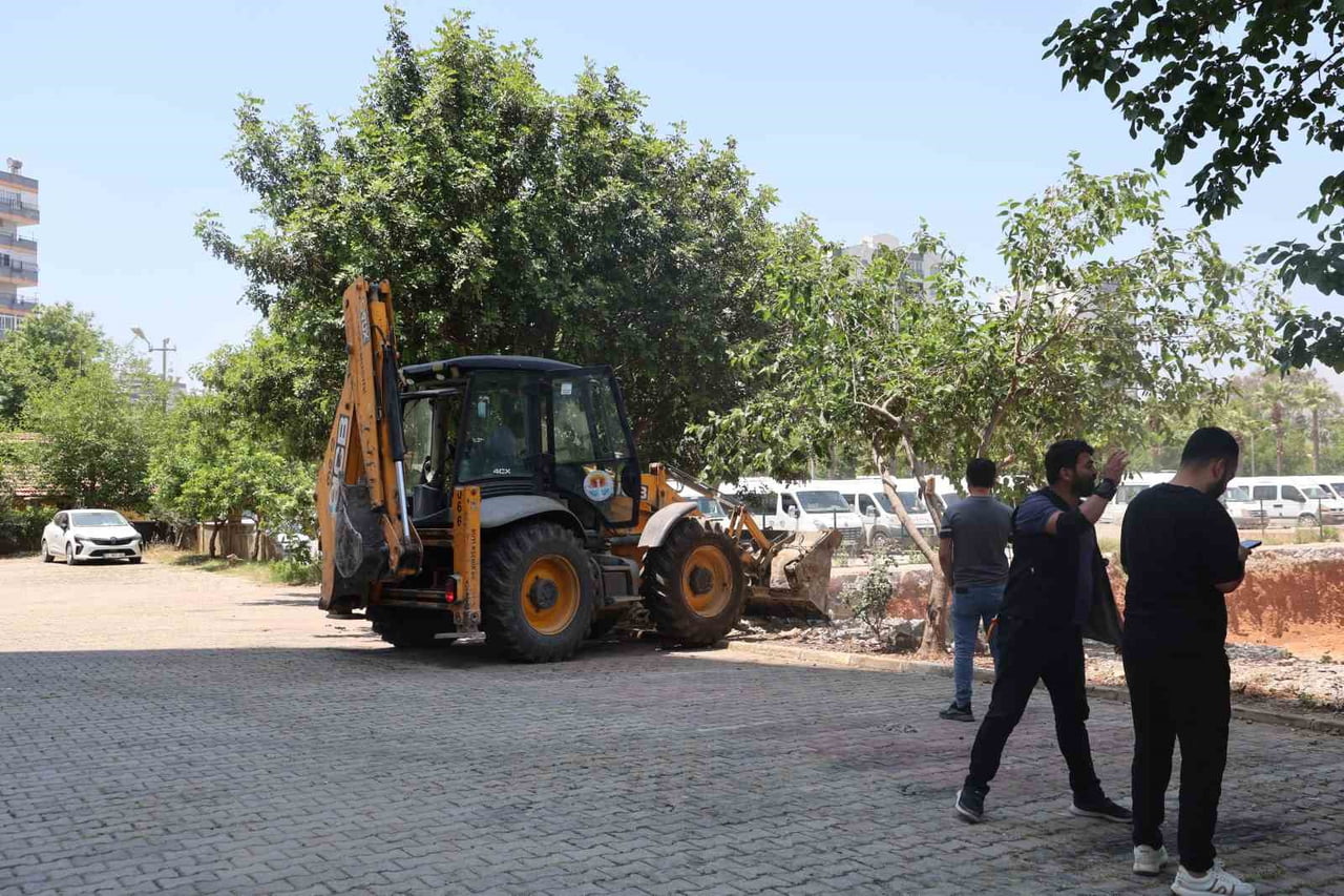 ADANA'NIN KOZAN İLÇESİNDE YAPIMI DEVAM EDEN YENİ İTFAİYE HİZMET BİNASI YAPIMI SIRASINDA APARTMAN...