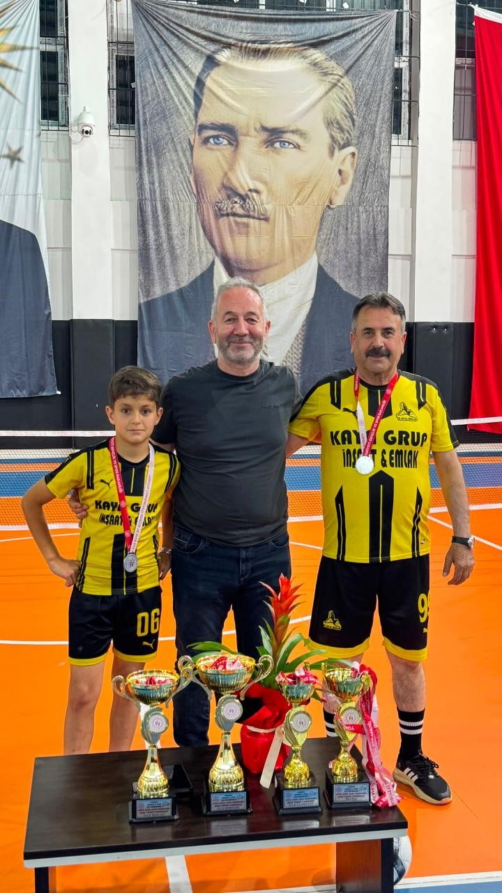ADANA'NIN POZANTI İLÇESİNDE BU YIL İLK KEZ DÜZENLENEN "YAZA MERHABA AYAK TENİSİ TURNUVASI", FİNAL...