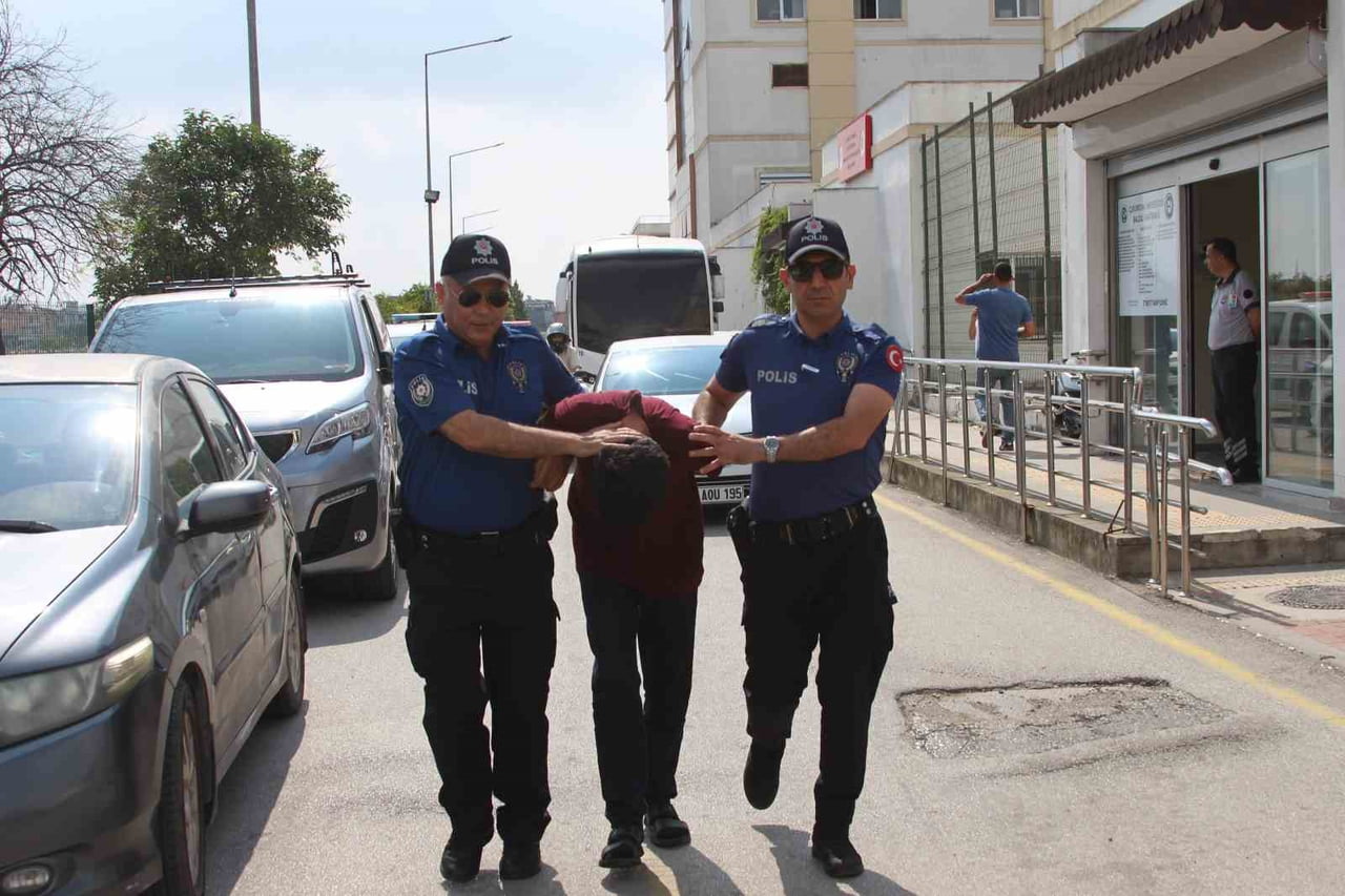 ADANA’DA DİREKSİYON BAŞINDA UYUYARAK DOLMUŞUN KAZA YAPMASINA VE 7 KİŞİNİN YARALANMASINA NEDEN OLAN...