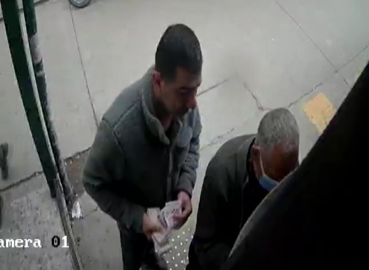 ADANA’DA GEÇEN YIL DAVETSİZ KATILDIĞI DÜĞÜNLERDE PARA ÇALDIĞI GEREKÇESİYLE TUTUKLANAN VE...