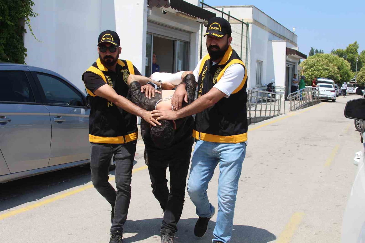 ADANA’DA GENÇ KADINI EVİNİN ÖNÜNDE BIÇAKLAYAN ŞÜPHELİNİN İFADESİ ORTAYA ÇIKTI. TUTUKLANAN...