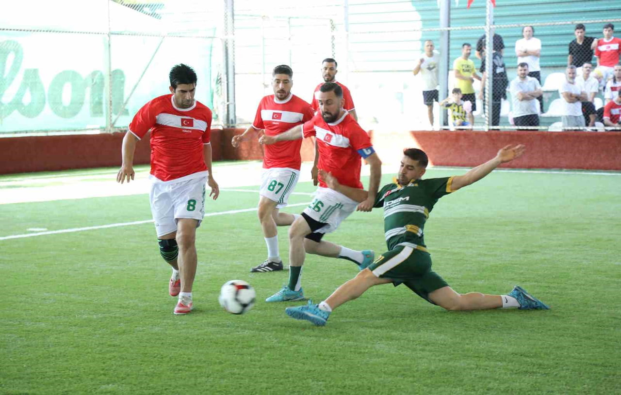 ADANA HACI SABANCI ORGANİZE SANAYİ BÖLGESİ TARAFINDAN DÜZENLENEN FUTBOL TURNUVASI FİNAL...