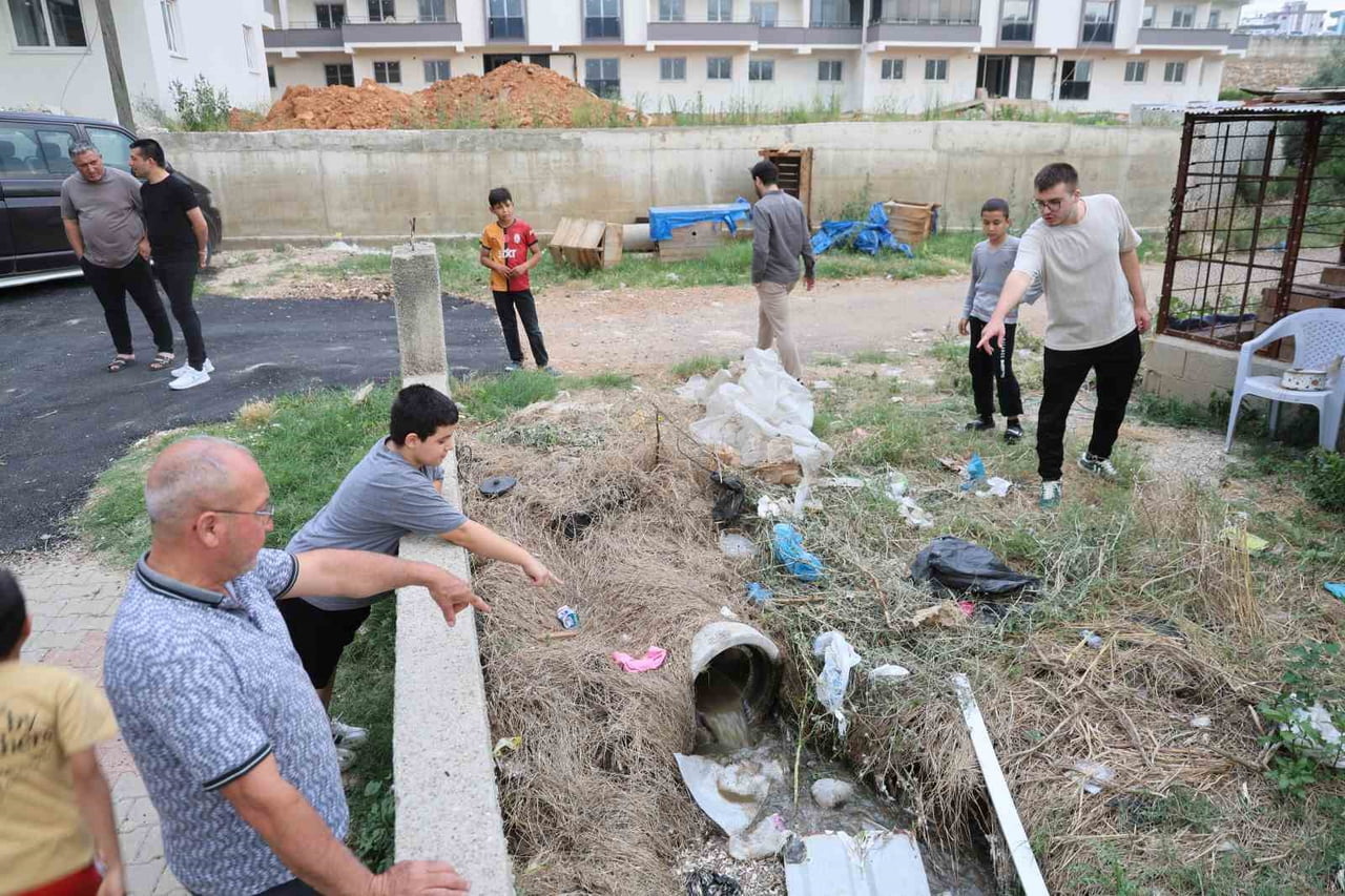 ADANA’NIN KOZAN İLÇESİNDE MAHALLE SAKİNLERİ, YILLARDIR SÜREN KANALİZASYON SORUNUNA ÇÖZÜM BEKLİYOR....