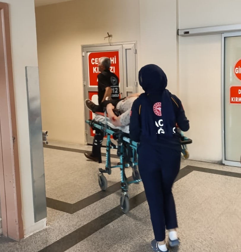 ADIYAMAN'DA OTOMOBİL İLE MOTOSİKLETİN ÇARPIŞMASI SONUCU MEYDANA GELEN TRAFİK KAZASINDA MOTOSİKLET...