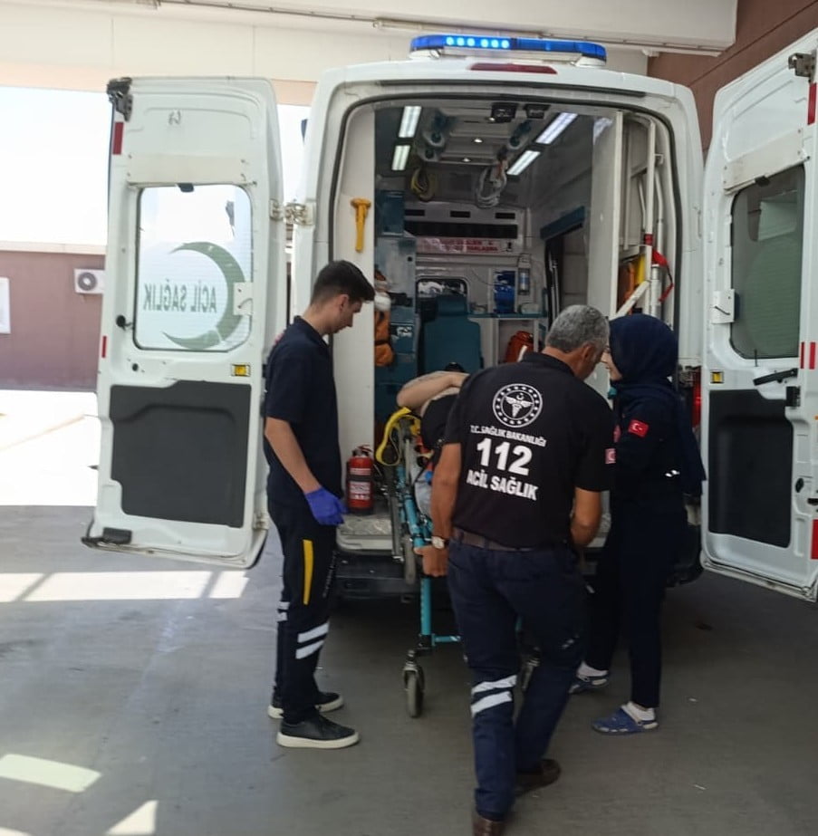 ADIYAMAN'DA OTOMOBİL İLE MOTOSİKLETİN ÇARPIŞMASI SONUCU MEYDANA GELEN TRAFİK KAZASINDA MOTOSİKLET...