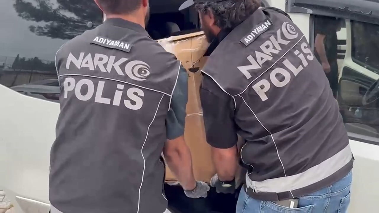 ADIYAMAN'DA POLİS EKİPLERİNCE SON BİR HAFTADA GERÇEKLEŞTİRİLEN ÇALIŞMALARDA ÇEŞİTLİ SUÇLARDAN...