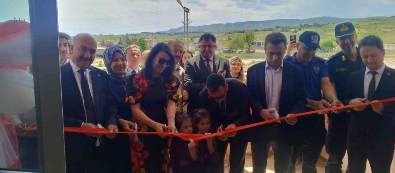 ADIYAMAN'IN GÖLBAŞI HALK EĞİTİMİ MERKEZİ TARAFINDAN DÜZENLENEN YILSONU SERGİSİ, KAYMAKAM KADİR...
