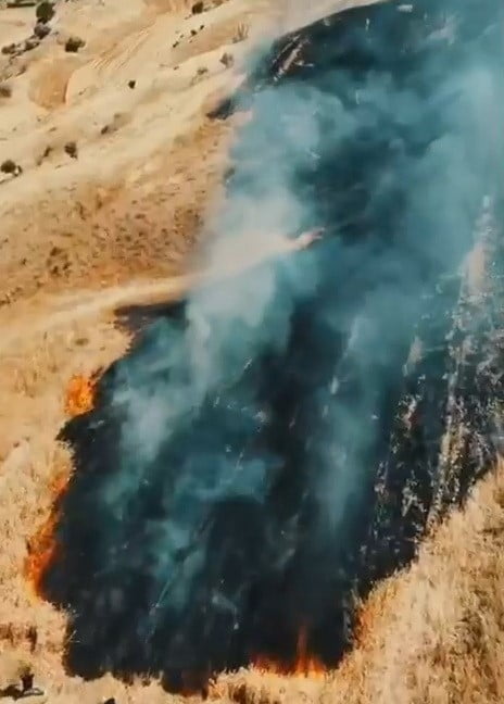 ADIYAMAN'IN KAHTA İLÇESİNDE ÇIKAN YANGINDA YAKLAŞIK 15 DÖNÜMLÜK BUĞDAY KÜLE DÖNDÜ.