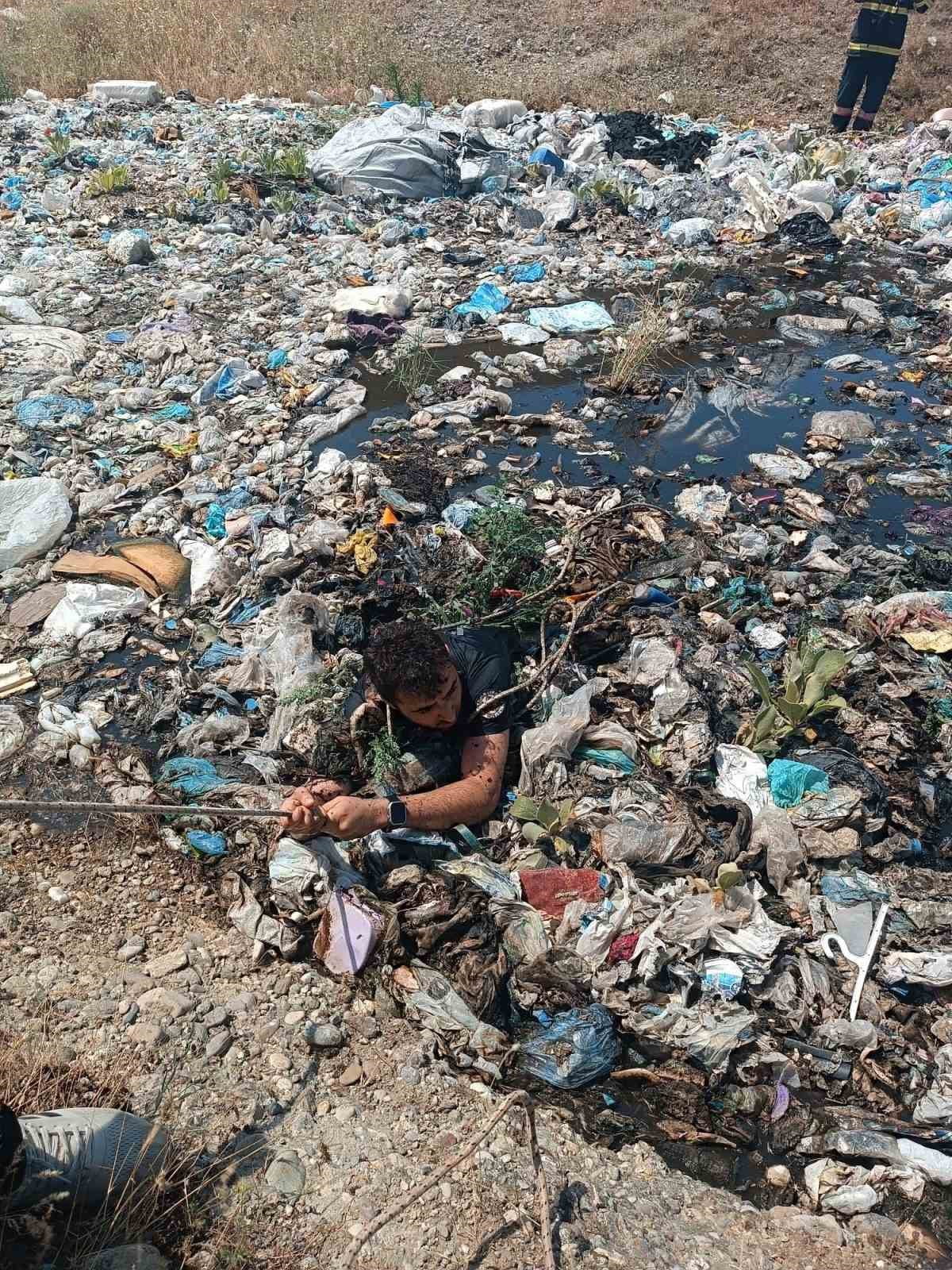 ADIYAMAN'IN KAHTA İLÇESİNDE ÇÖP TOPLAMA ALANINDA ÇIKAN YANGINA MÜDAHALE EDEN İTFAİYE ERİ, YOĞUN...