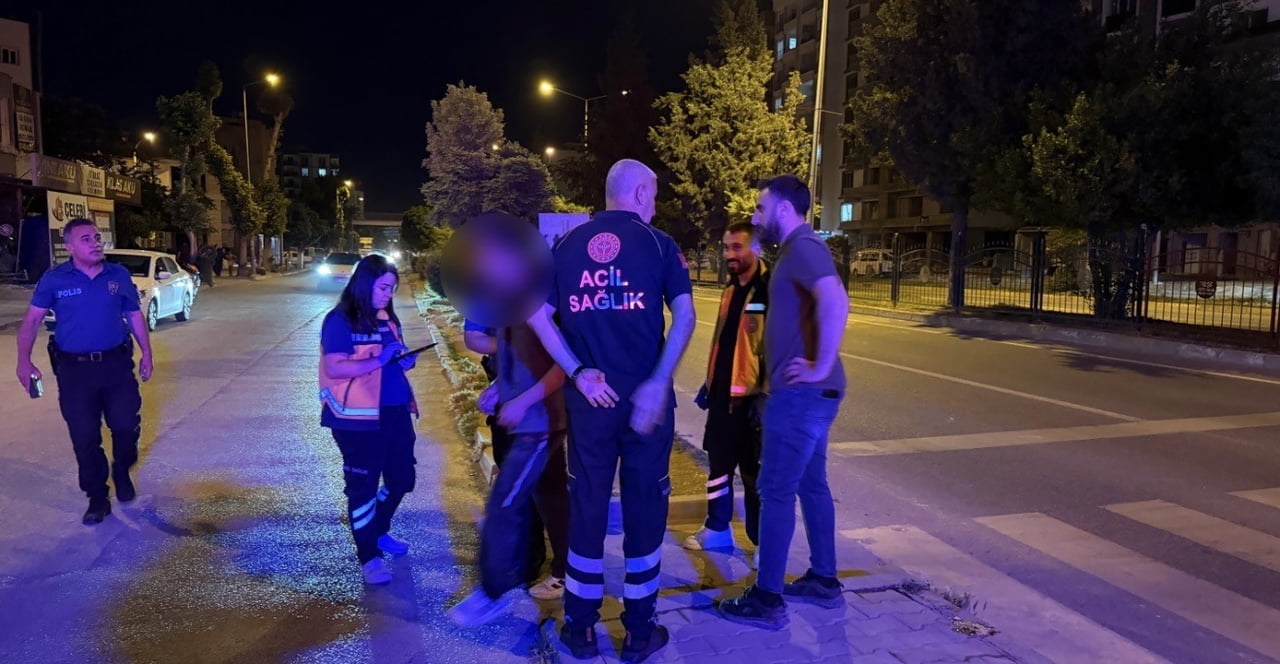 ADIYAMAN’DA AYAKTA DURMAKTA GÜÇLÜK ÇEKEN VE KARAYOLUNA ÇIKAN BİR ŞAHIS EKİPLERİ HAREKETE...