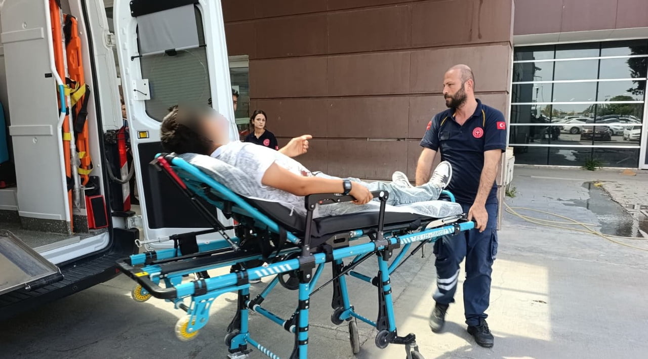 ADIYAMAN’DA, KENDİSİNİ GASP ETMEYE ÇALIŞAN İKİ ŞAHSA DİRENEN 13 YAŞINDAKİ ÇOCUK, BIÇAKLANARAK...