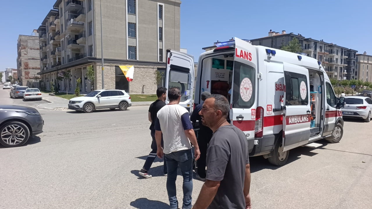 ADIYAMAN’DA MOTOSİKLET İLE OTOMOBİLİN ÇARPIŞMASI SONUCU MEYDANA GELEN KAZADA 1 KİŞİ...