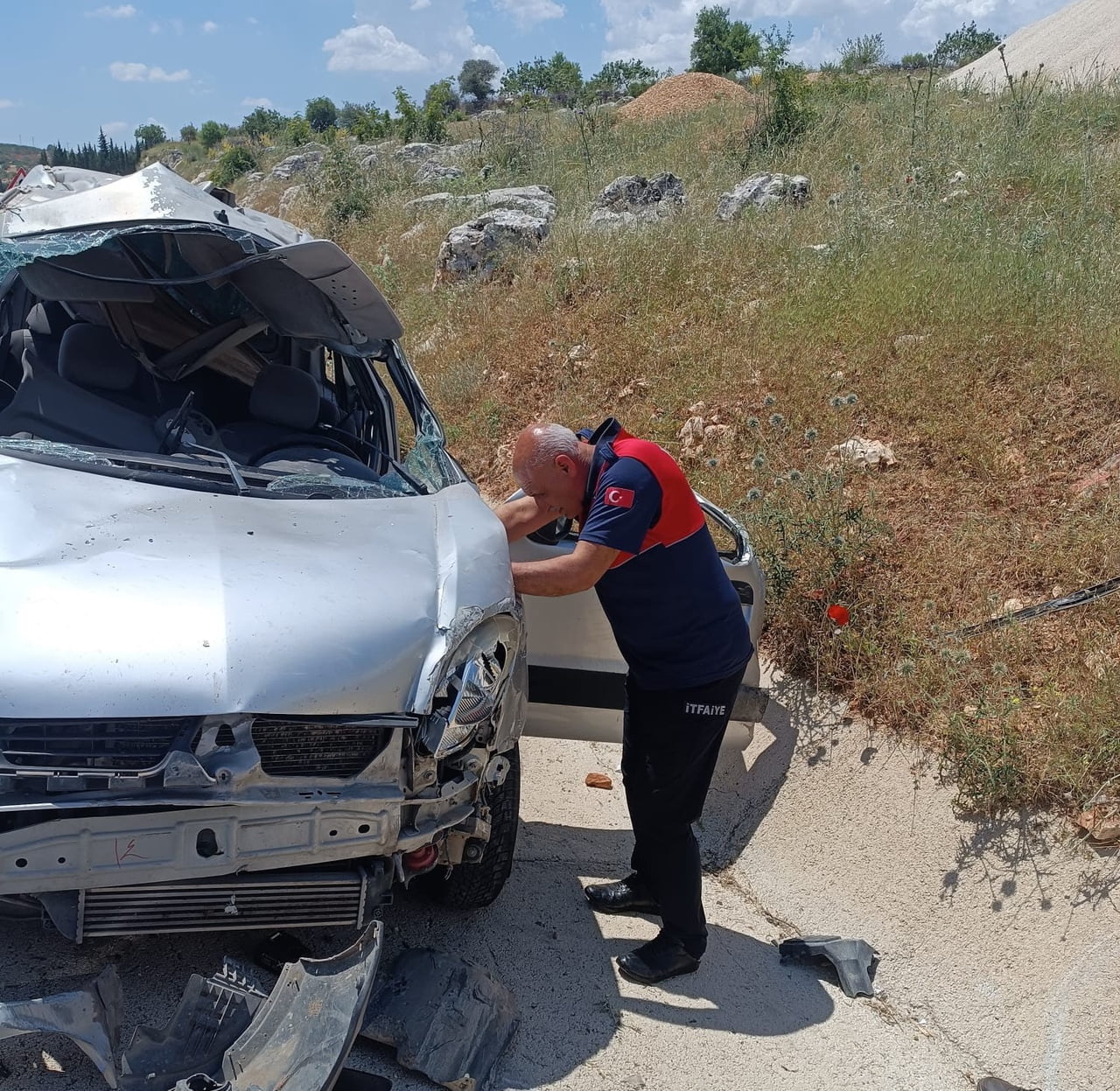 ADIYAMAN’IN BESNİ İLÇESİNDE HAFİF TİCARİ ARACIN TAKLA ATMASI SONUCU 1 KİŞİ ÖLDÜ, 1 KİŞİ...