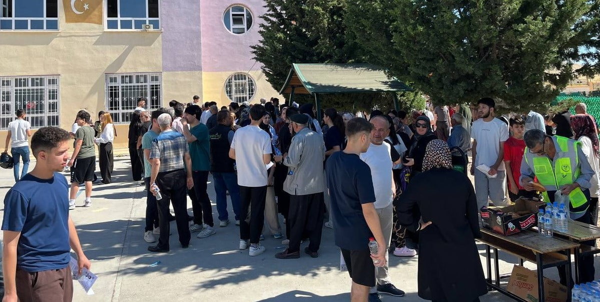 ADIYAMAN’IN BESNİ İLÇESİNDE YÜKSEKÖĞRETİM KURUMLARI SINAVI’NIN (YKS) İLK OTURUMU OLAN TEMEL...