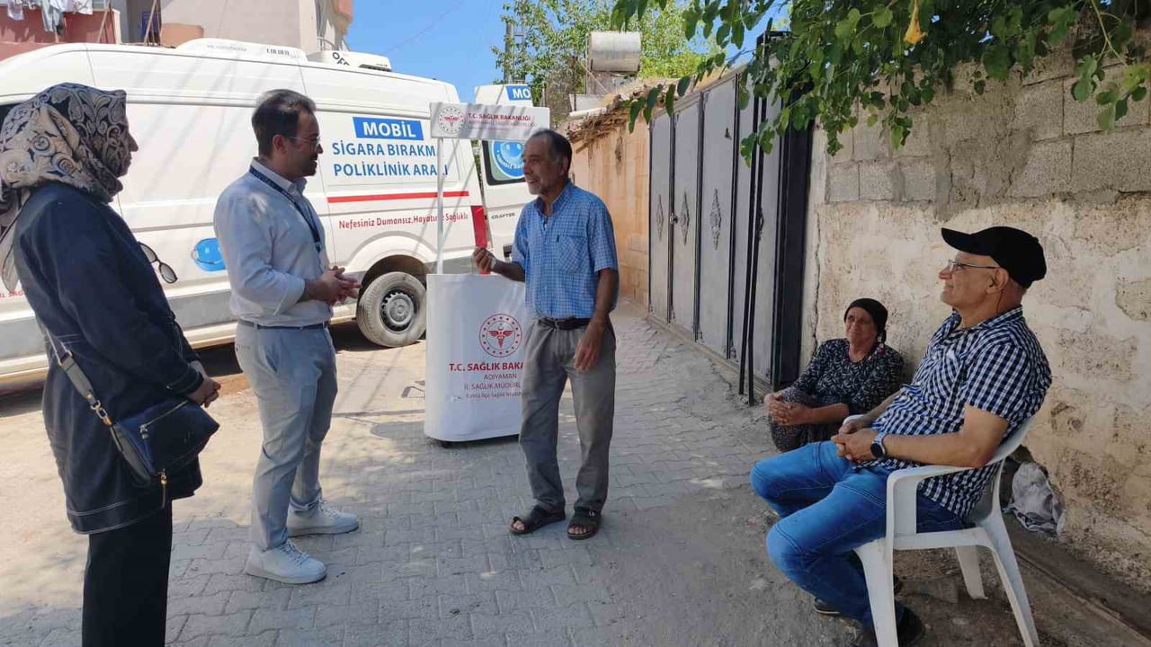 ADIYAMAN’IN KAHTA İLÇESİNDE HİZMET VEREN MOBİL SİGARA BIRAKMA POLİKLİNİĞİ, KÖY KÖY GEZEREK...